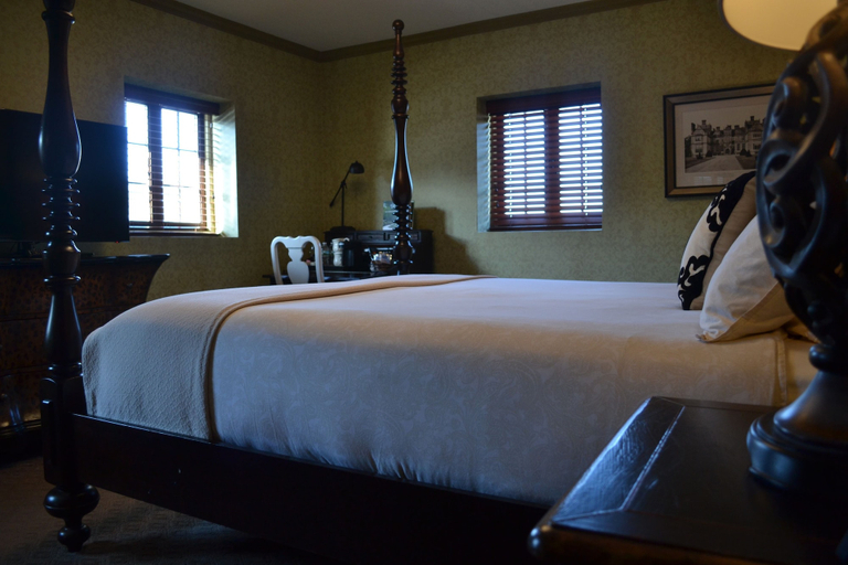 Bedroom 2, The Beaumont Inn, Luzerne