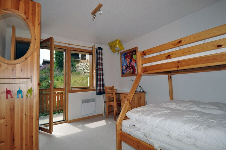 Room 2, Camelot 3, Raron