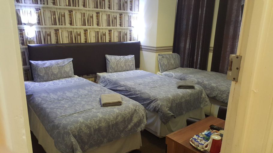 Bedroom 4, Portsmouth Budget Hotels, Portsmouth