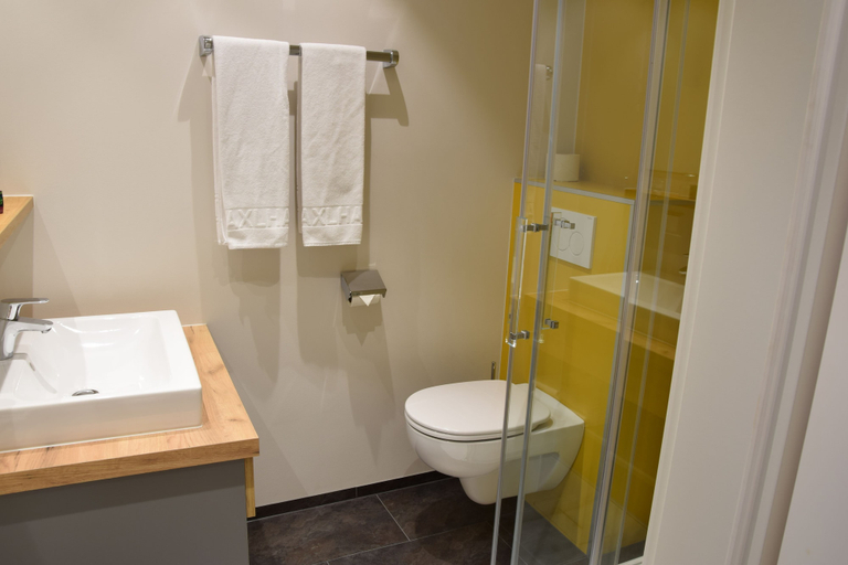 Bathroom 3, Gasthof Maxlhaid, Wels