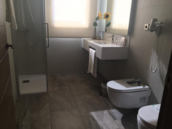 Bathroom 4, Hotel Venta Baños, Murcia