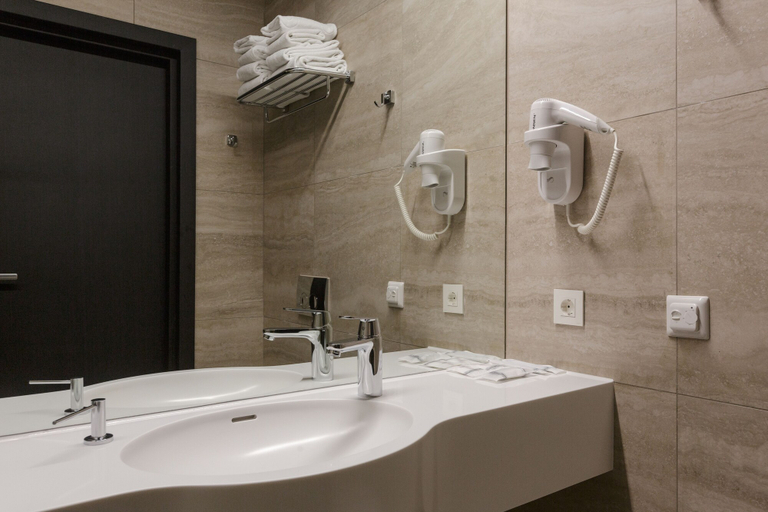 Bathroom, Fabrika, Sankt-Peterburg gorsovet