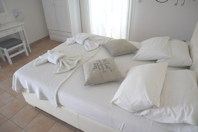 Bedroom 5, Fyrogenis Palace Hotel - Apartments, South Aegean