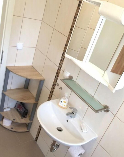 Bathroom 2, Ferienwohnungen, Monteurwohnungen & Pension FEWO Helmstedt, Helmstedt