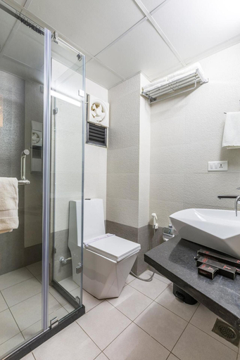 Bathroom 3, Hotel Prominent Coporate Residency, Gandhinagar