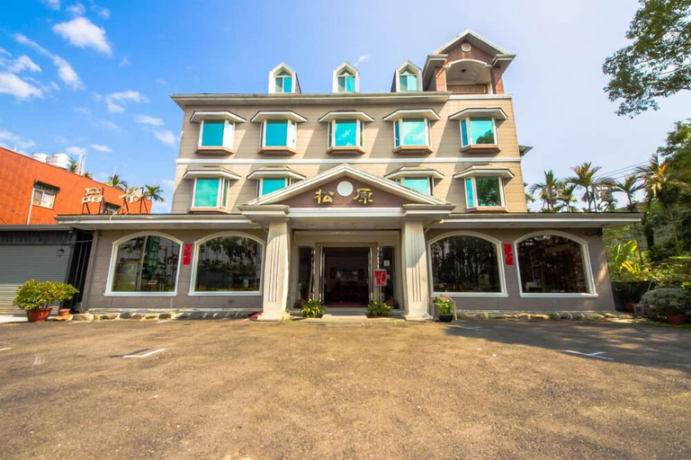 Exterior & Views