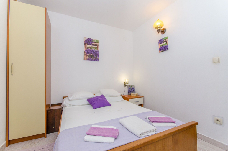 Bedroom 3, House Miroslav, Podgora