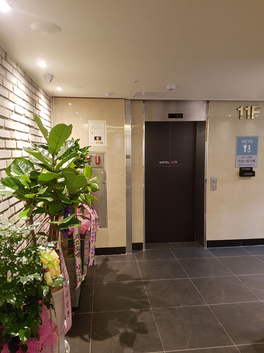 Others 5, Hotel Lin, Jung