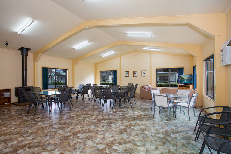 Food & Drinks 5, Lake Hamilton Motor Village & Caravan Park, S. Grampians - Hamilton