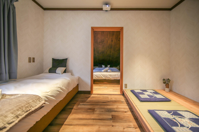 Bedroom 2, Apricot, Hakuba