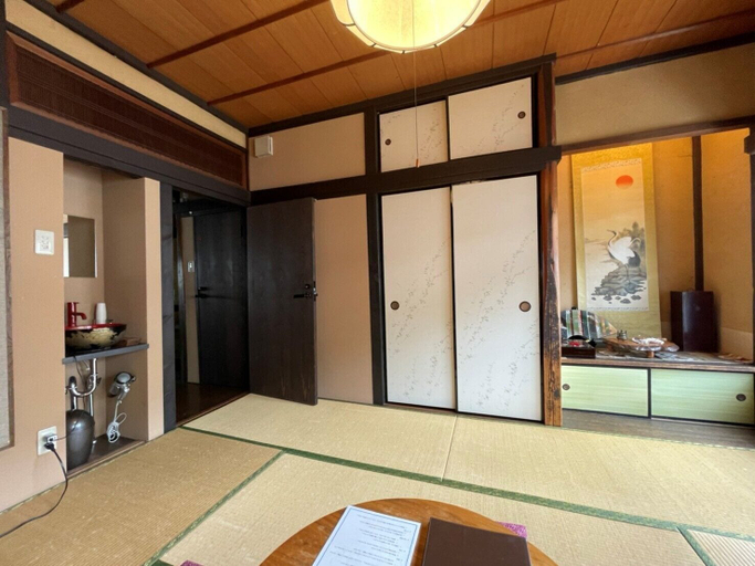 Bedroom 2, Miyajima Machiya Hotel Shiomachi-An, Hatsukaichi