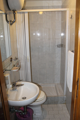 Bathroom 4, Hotel Orbis, Roma