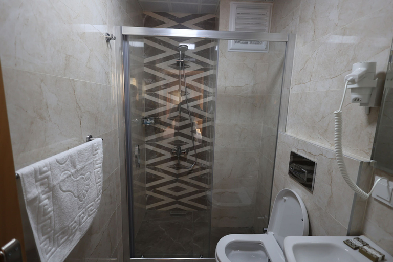 Bathroom 5, Tasliman Otel, Çınarcık