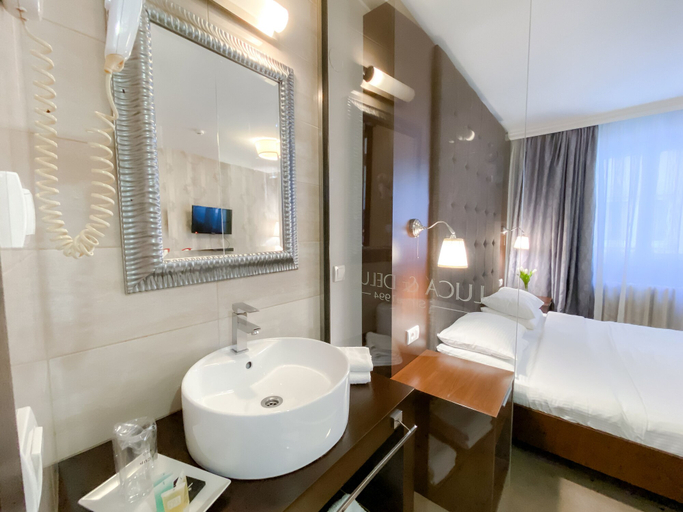 Bathroom 2, Luxury Rooms Luca and De Luca, Belgrade