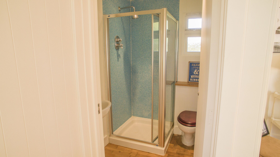 Bathroom 3, Hope Cottage, Isle of Wight