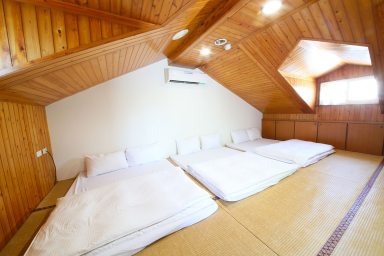 Bedroom 3, Dong Shan He B&B, Yilan