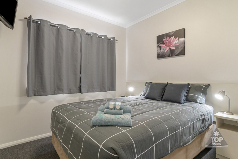 Bedroom 2, Esperance Bay Holiday Park, Esperance