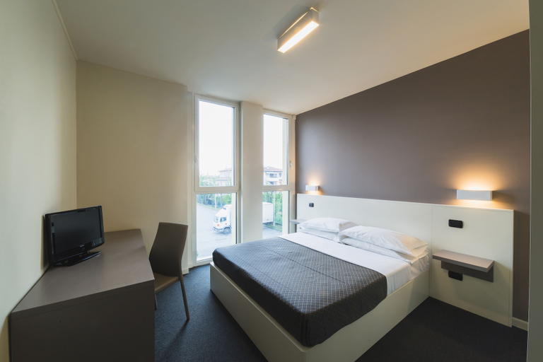 Bedroom 1, Hotel Giallo, Parma