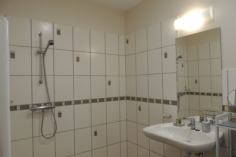 Bathroom 5, Auberge Denena Logis, Pyrénées-Atlantiques