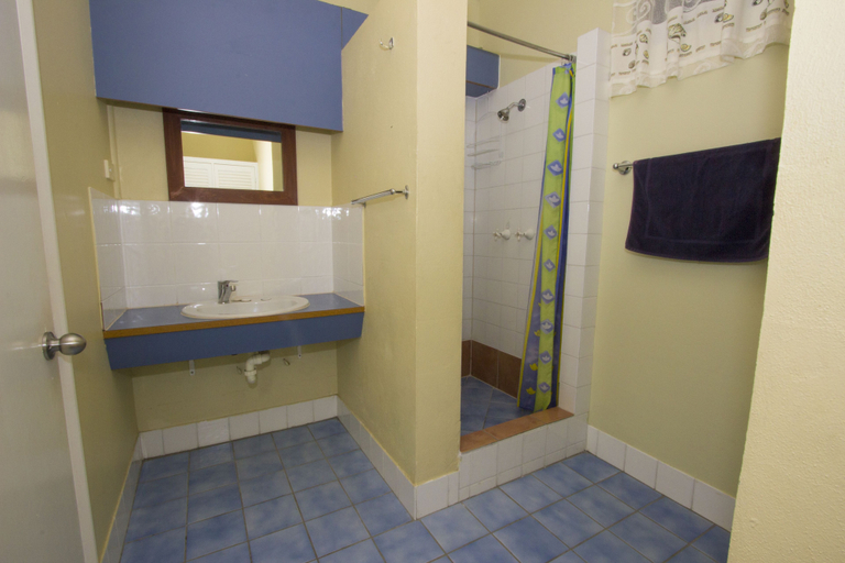 Bathroom 4, Adobe Motel, Cairns