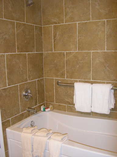 Bathroom 4, Lake Grassy Inn & Suites, Highlands