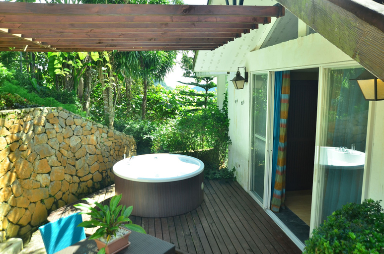 Bathroom 4, West 35 Eco Mountain Resort, Balamban
