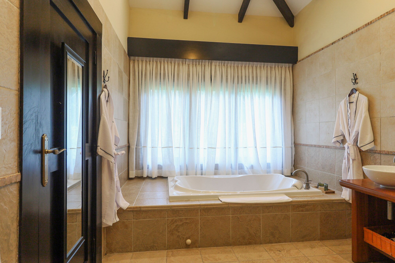 Bathroom 3, The Riverside Inn, Boquete