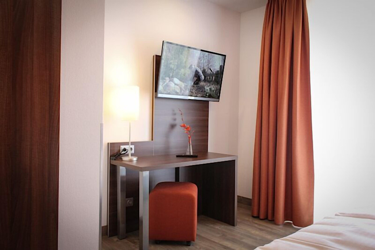 Bedroom 4, Hotel Rosenhof Garni, Bayreuth