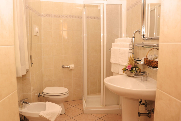 Bathroom 5, Hotel San Siro Fiera, Milano