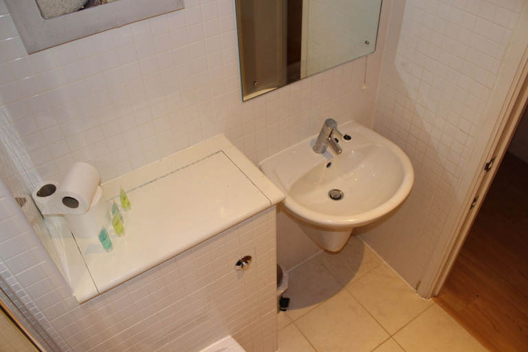 Bathroom 3, Empire Serviced Apartments, Leicester