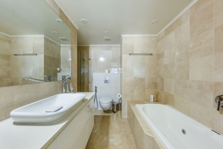 Bathroom 4, Deluxe 2 Bedroom Apartment in Herzylia