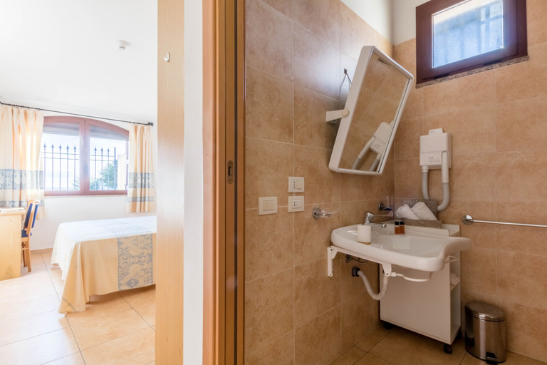 Bathroom 3, Hotel Villa del Mare, Cagliari