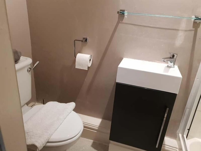 Bathroom 3, Queen Catherine Hotel, North Yorkshire