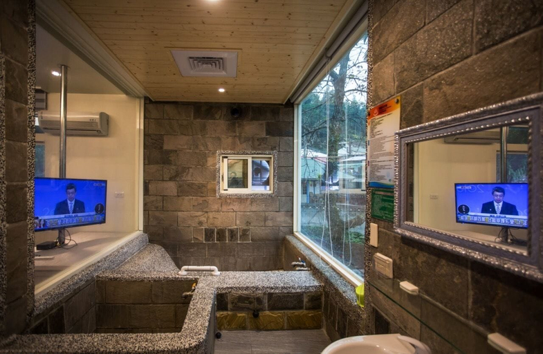 Bathroom 3, Mingyuan Hotspring, Tainan