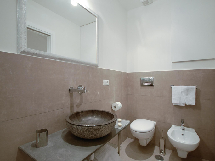 Bathroom 4, Apartment Colosseo, Rome