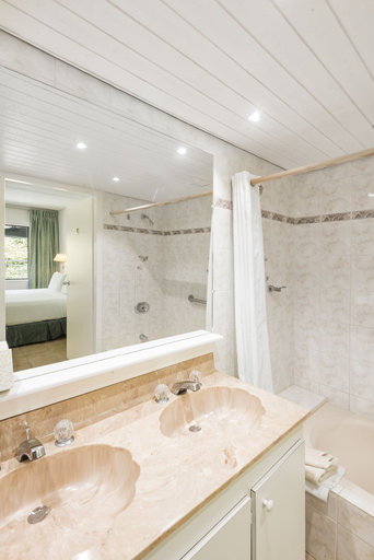 Bathroom 3, Belair Beach Hotel