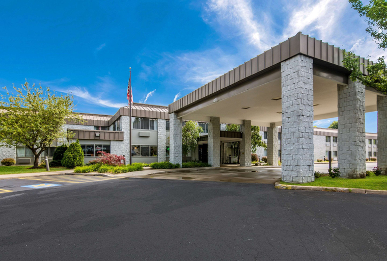 Exterior & Views 2, Clarion Pointe Jamestown - Falconer, Chautauqua