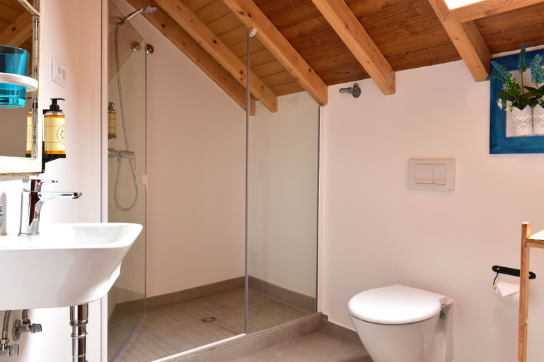 Bathroom 5, Mercearia d'Alegria Boutique B&B, Peniche