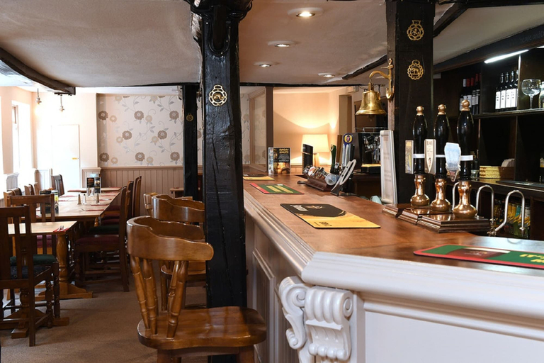 Food & Drinks 5, Axe & Compass Lodge, Central Bedfordshire
