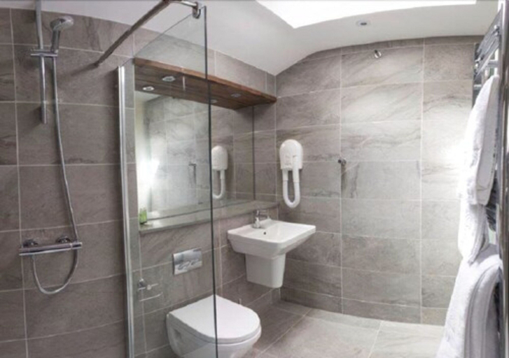 Bathroom 3, Henry's, Oxfordshire