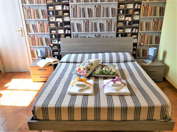 Bedroom 3, Non ci resta che Napoli, Napoli