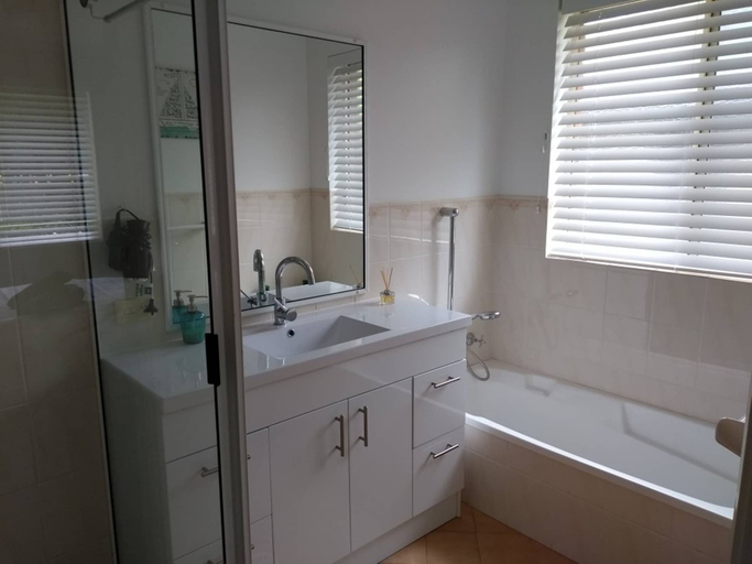 Bathroom, Fairway Haven Getaway, Shoalhaven - Pt B