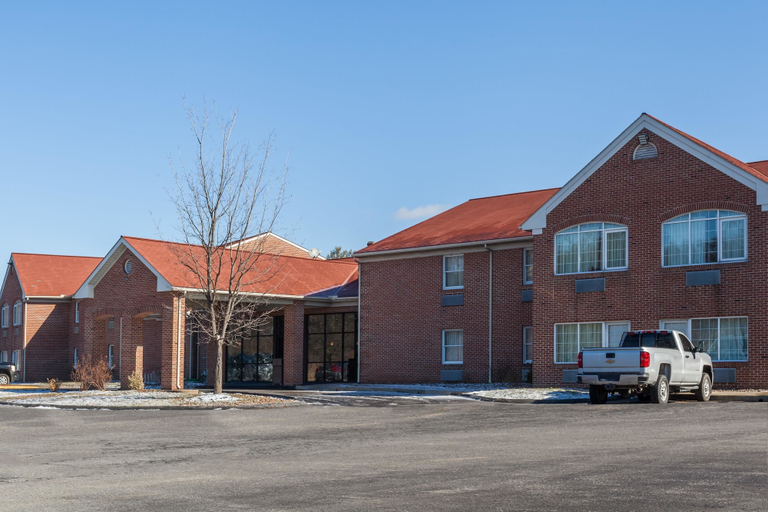 Exterior & Views 2, Days Inn & Suites by Wyndham Lancaster Amish Country, Lancaster