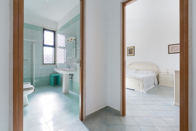 Bathroom 3, Villa Orange, Lecce