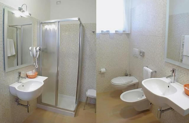 Bathroom 5, Hotel Miami, Teramo