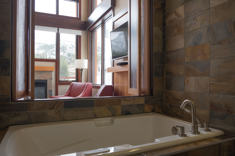 Bathroom 3, Sunshine Mountain Lodge, Division No. 15