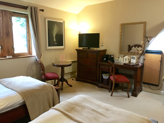Bedroom 2, Camden Arms Hotel, Kent