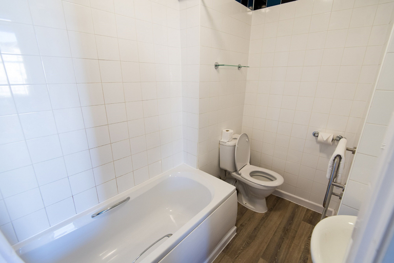 Bathroom 3, Wellington, Powys