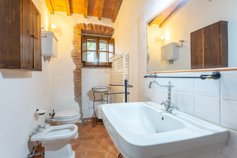 Bathroom 4, Villa Podere Belvedere: Large Private Pool, Sea Views, WiFi                                         , Siena