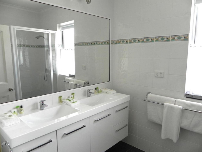 Bathroom 5, Moore Park Inn, Armidale Dumaresq